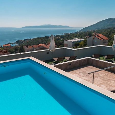 Apartment Lui With Rooftop Swimming Pool Ičići Eksteriør billede