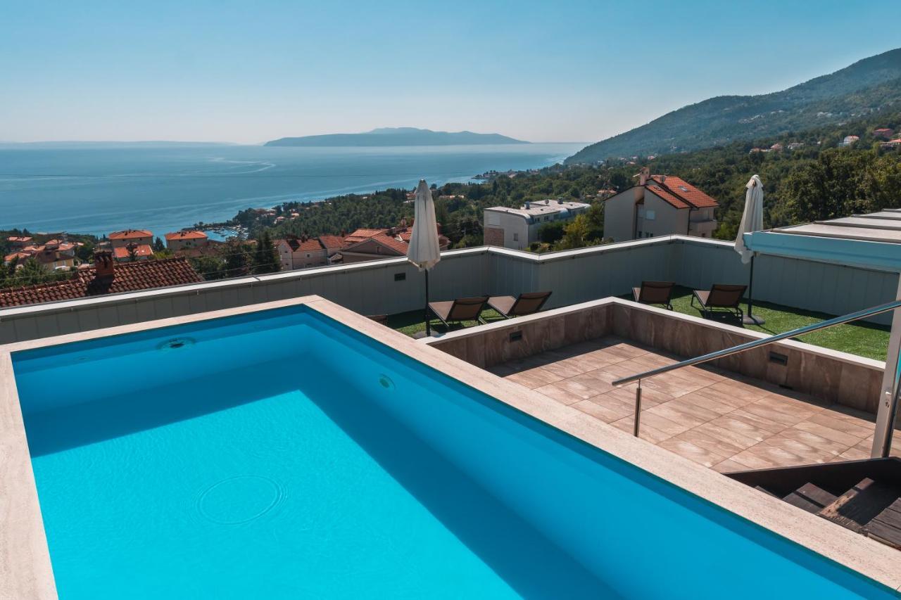 Apartment Lui With Rooftop Swimming Pool Ičići Eksteriør billede