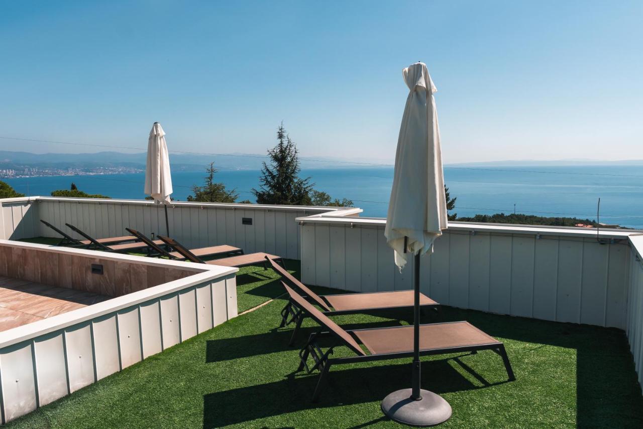 Apartment Lui With Rooftop Swimming Pool Ičići Eksteriør billede